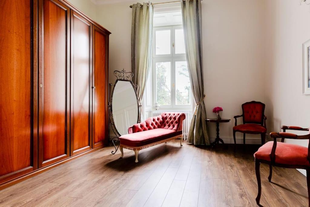 Rooms In A Luxury Designer Period Apartment In Old Town By Presidential Palace Pressburg Exterior foto