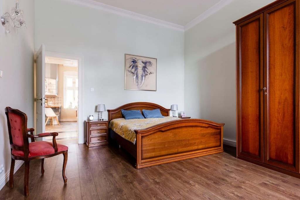 Rooms In A Luxury Designer Period Apartment In Old Town By Presidential Palace Pressburg Exterior foto