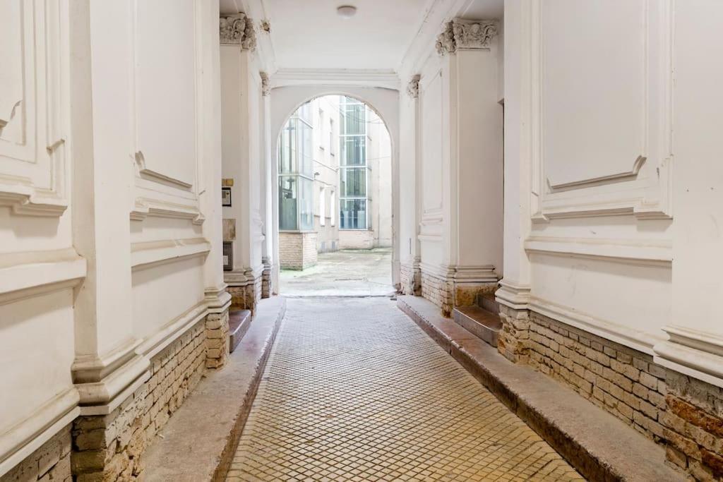 Rooms In A Luxury Designer Period Apartment In Old Town By Presidential Palace Pressburg Exterior foto