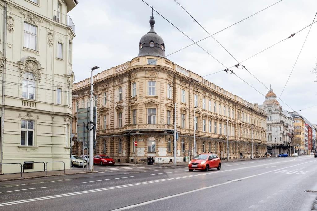 Rooms In A Luxury Designer Period Apartment In Old Town By Presidential Palace Pressburg Exterior foto