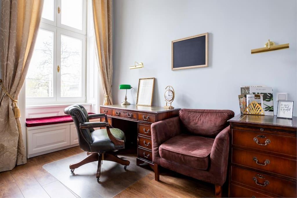 Rooms In A Luxury Designer Period Apartment In Old Town By Presidential Palace Pressburg Exterior foto