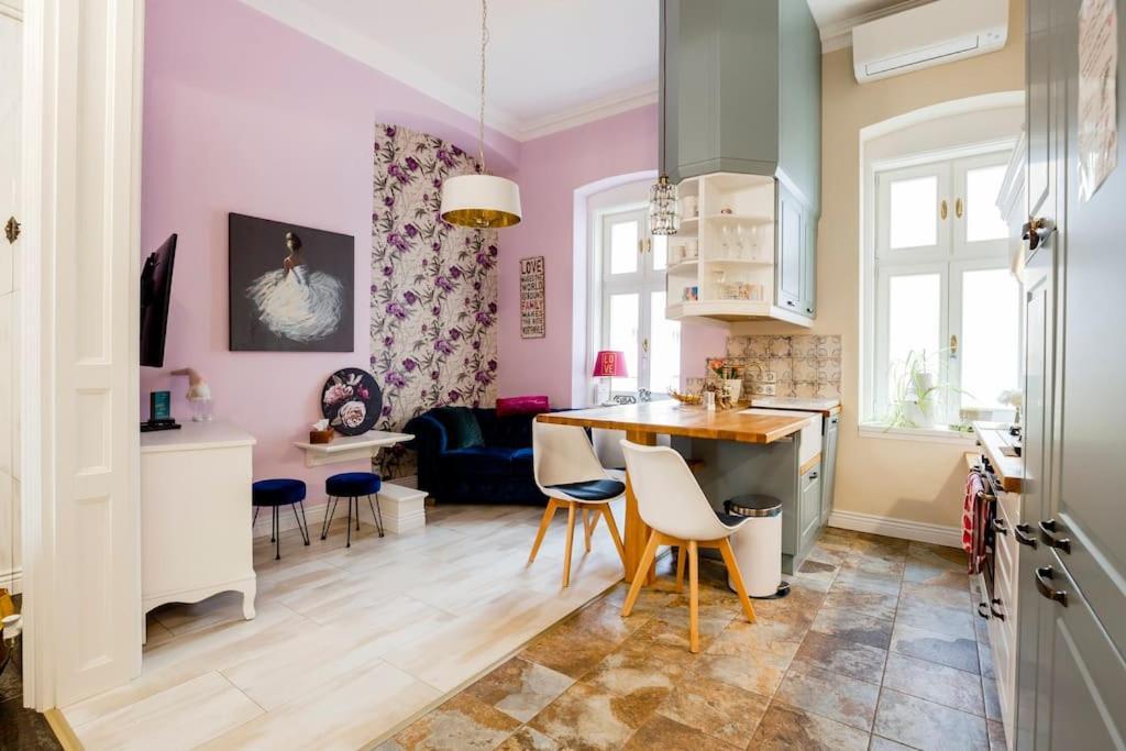 Rooms In A Luxury Designer Period Apartment In Old Town By Presidential Palace Pressburg Exterior foto