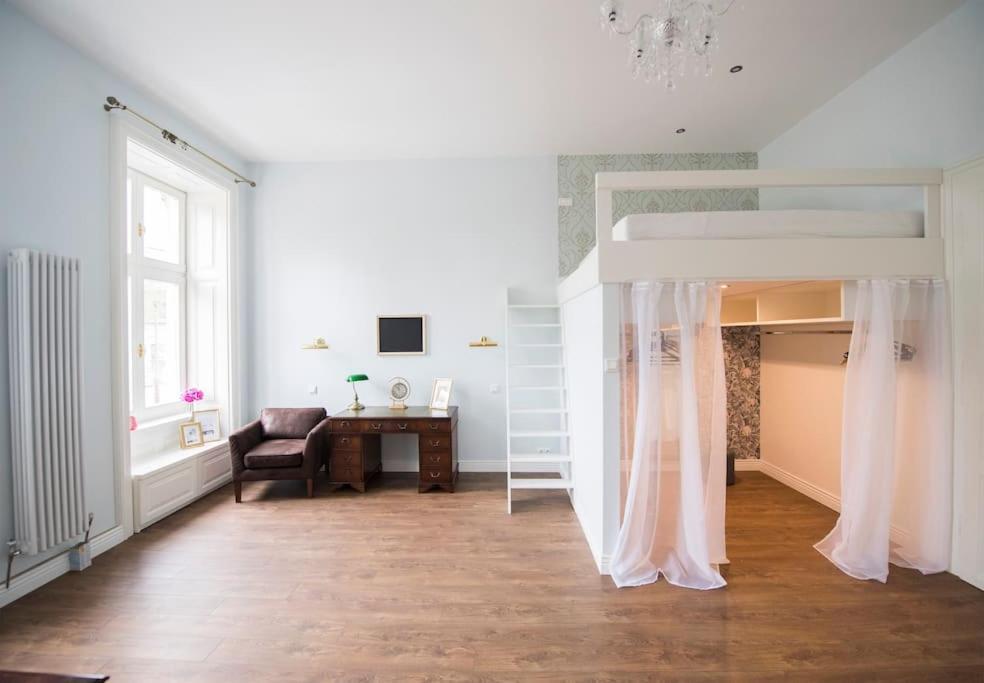 Rooms In A Luxury Designer Period Apartment In Old Town By Presidential Palace Pressburg Exterior foto